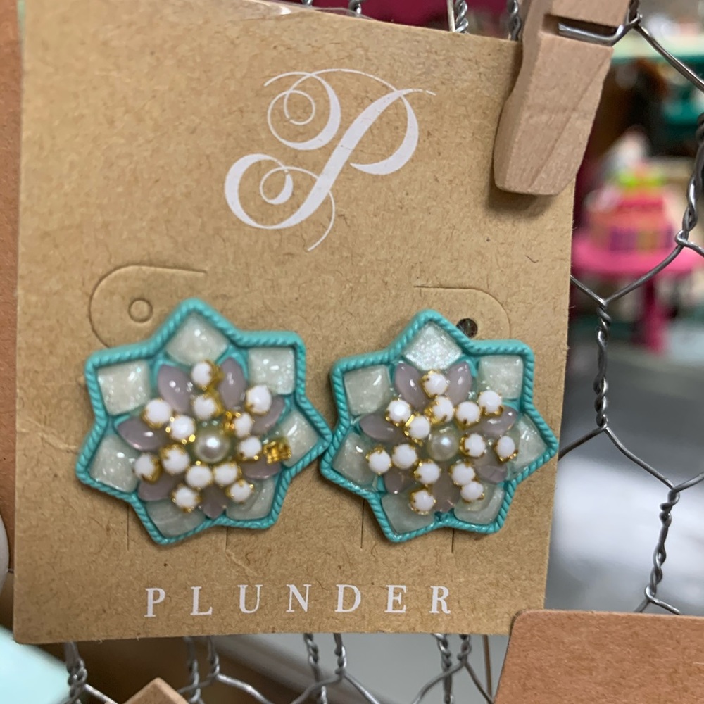 Plunder stud earrings